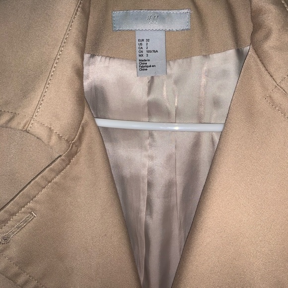 Beautiful trench coat - Picture 6 of 6